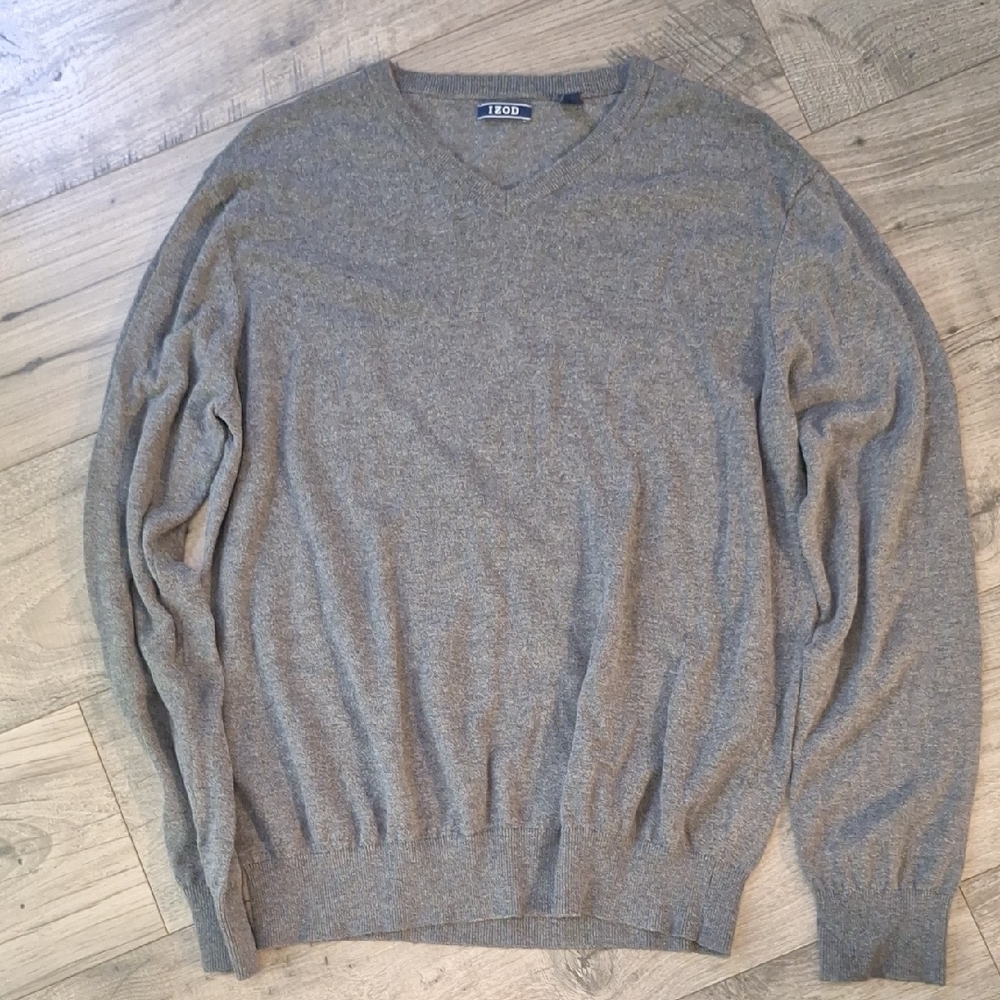 Izod Men's Heather Gray V-Neck Sweater